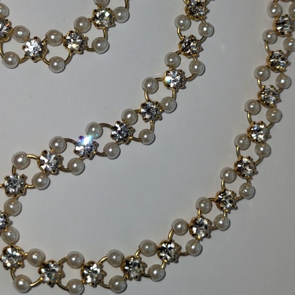 Vintage Gold Tone Necklace With White Rhinestones And Faux Pearls